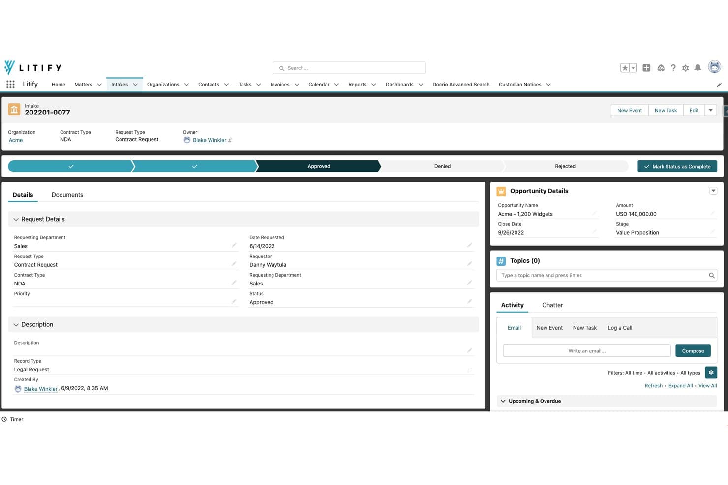 Litify-indtagsregistrering, der viser en NDA-kontraktanmodning med godkendt status og panel med oplysninger om muligheden.