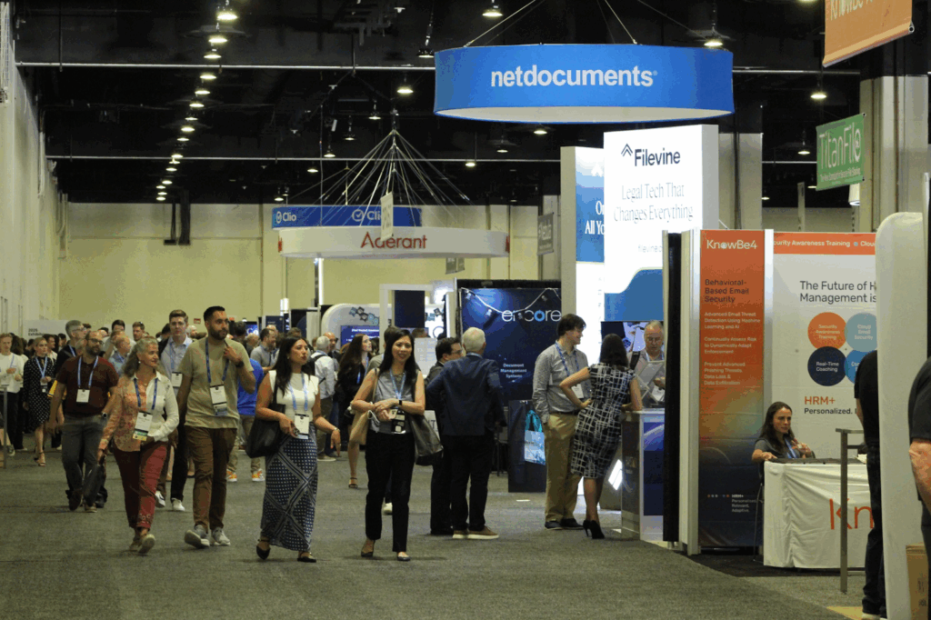 Visiteurs sur le salon ILTACON